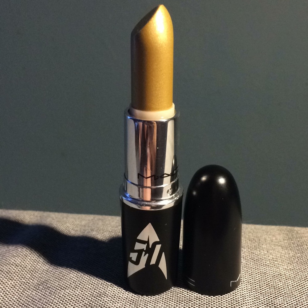 MAC The Enemy Within Star Trek Casing Lipstick